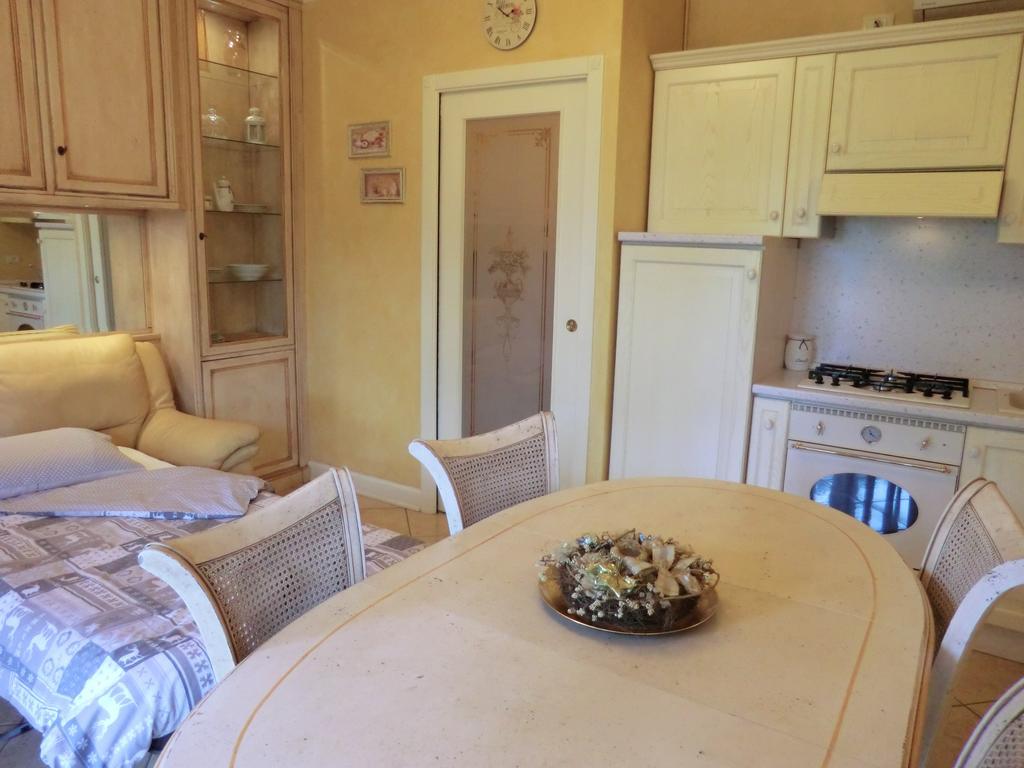 Apartament Doctor House Desenzano Desenzano del Garda Zewnętrze zdjęcie